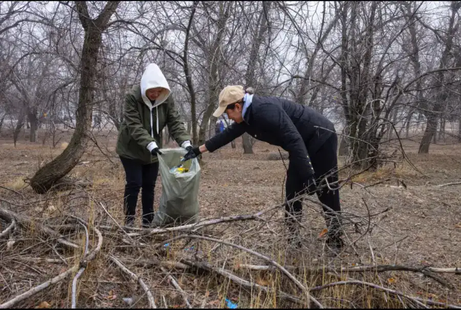 В рамках экологической акции «Таза Қазақстан» был проведён субботник вдоль автодороги «Алматы – Қонаев» (5)
