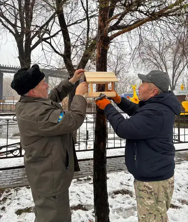 «Таза Қазақстан»: в парке Майкудука установили кормушки для птиц (5)