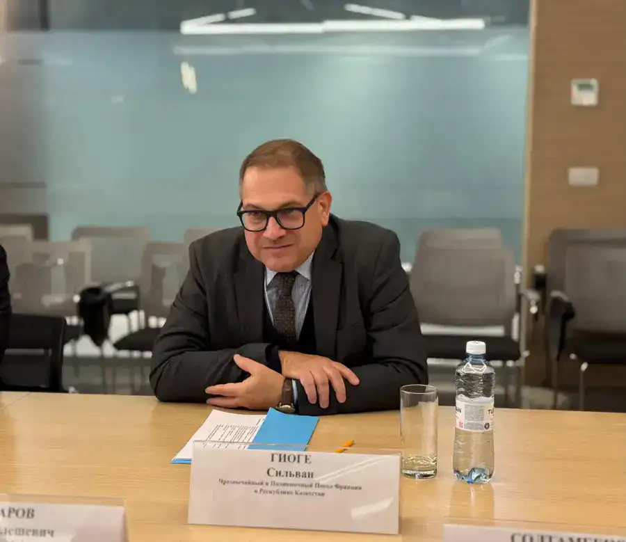 Асхат Шахаров обсудил с послом Франции инвестиционные проекты в Актюбинской области (2)