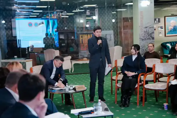 Члены ЦИК РК обсудили с молодежью из Клуба молодых избирателей при ТИК Астаны инициативы и проекты (2)