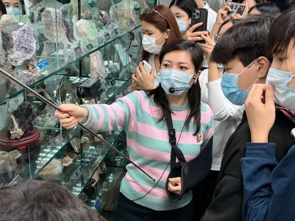 Столичные школьники открыли для себя мир минералов и ценности государственной службы (3)