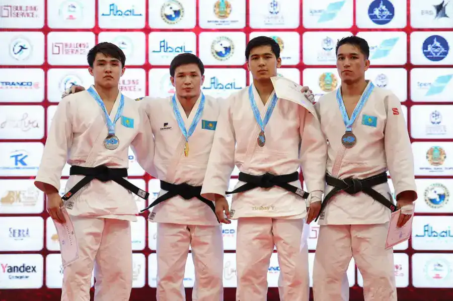 Ербол Мырзабосынов дзюдодан ел біріншілігінің жеңімпаздарын марапаттады (2)