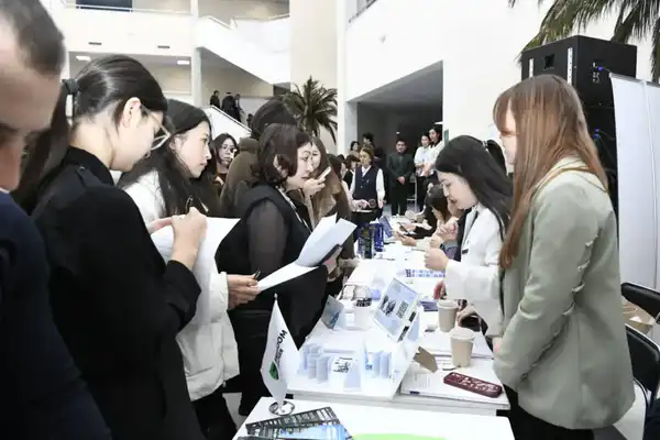 В Астане прошла очередная ярмарка вакансий для молодежи (3)