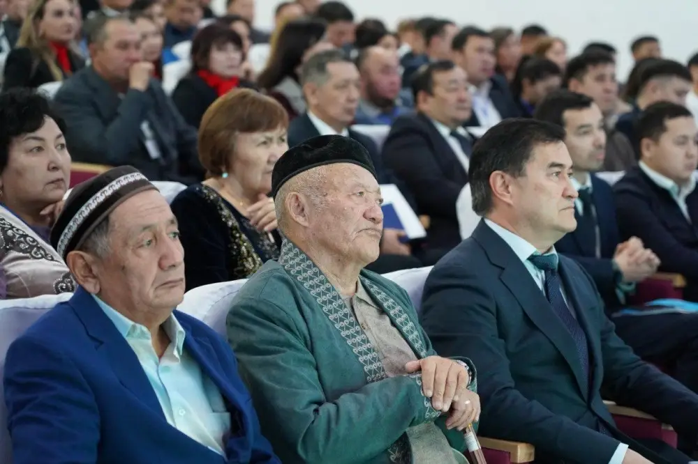 На встрече с населением Буландынского района аким области Марат Ахметжанов обсудил актуальные вопросы развития региона (2)