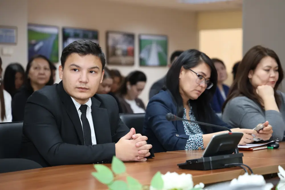 Для сотрудников Министерства промышленности и строительства провели лекцию о создании безопасной рабочей среды (8)