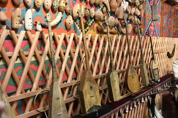 В Астане открылась экспозиция тюркских музыкальных инструментов (10)