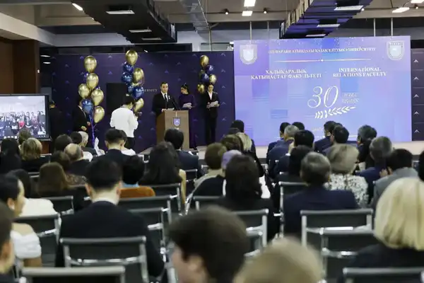 Омбудсмен поздравил с 30-летием факультет международных отношений КазНУ имени аль-Фараби (3)
