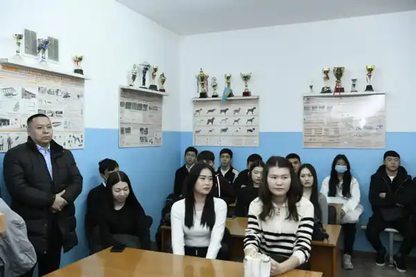 «Esirtkisiz Elorda»: в Астане студентов обучили тонкостям кинологической службы (2)