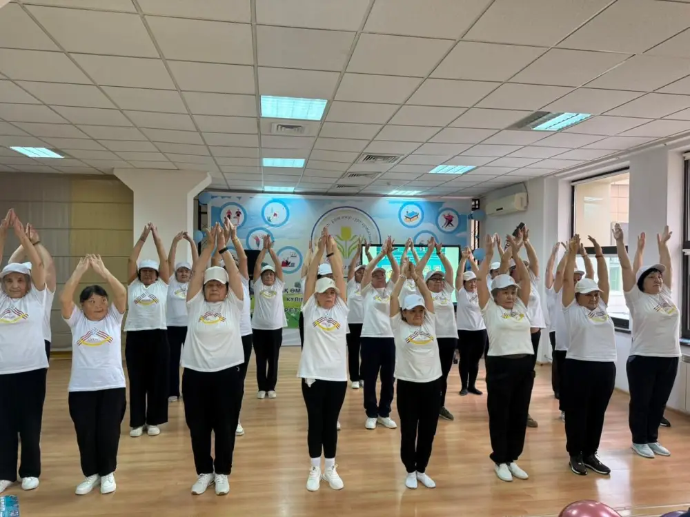 Выпускной для пожилых: столичные пенсионеры завершили курс гимнастики Айкуне (3)