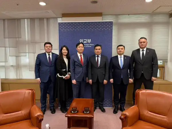 А. Ертаев обсудил вопросы трудовой миграции с коллегами из Республики Корея (3)