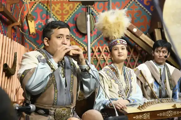В Астане открылась экспозиция тюркских музыкальных инструментов (7)