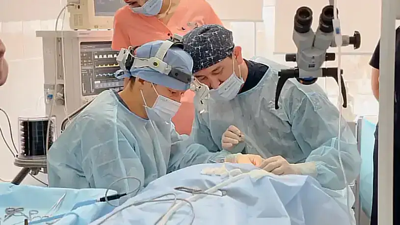 В Караганде впервые провели операцию по протезированию слуховой косточки (2)