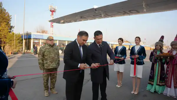 В Шымкенте встретили третий самолет L-410 для МЧС Казахстана (2)