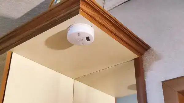 4500 пожарных извещателей установлено в этом году в домах социально уязвимых семей Карагандинской области (7)