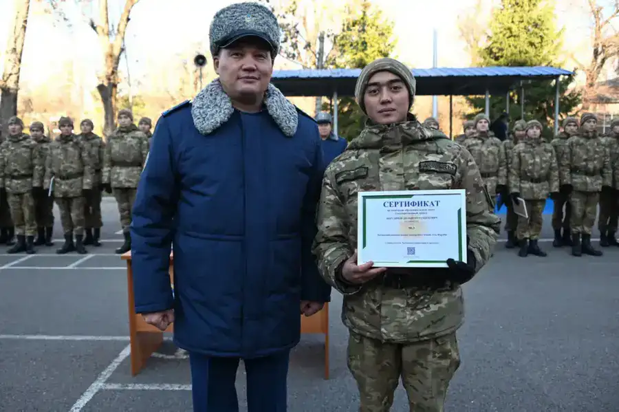 От службы – к студенческой скамье: солдаты военного вуза получили образовательные гранты (5)