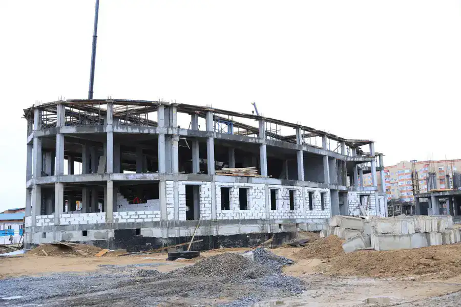 Асхат Шахаров посетил строящийся в Актобе детский сад, возводимый за счет возвращенных государству активов (2)