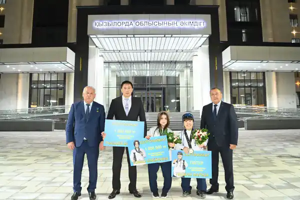 Глава региона встретился с чемпионами мира по парапауэрлифтингу (6)