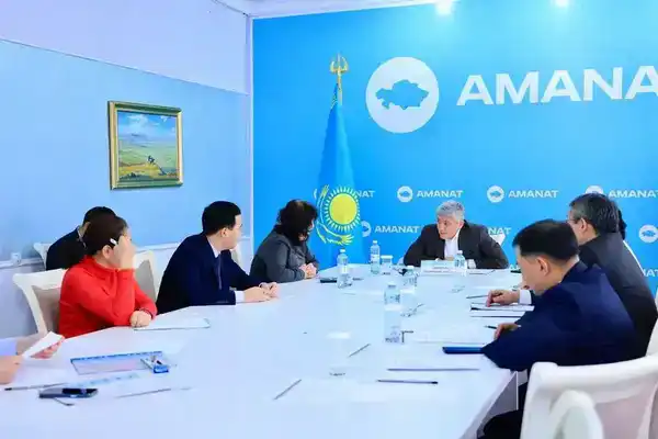 Ермаганбет Булекпаев провёл приём жителей в филиале партии Amanat (2)