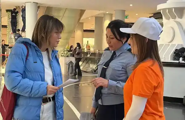 Акцию против гендерного насилия организовали в столичном ТРЦ (3)