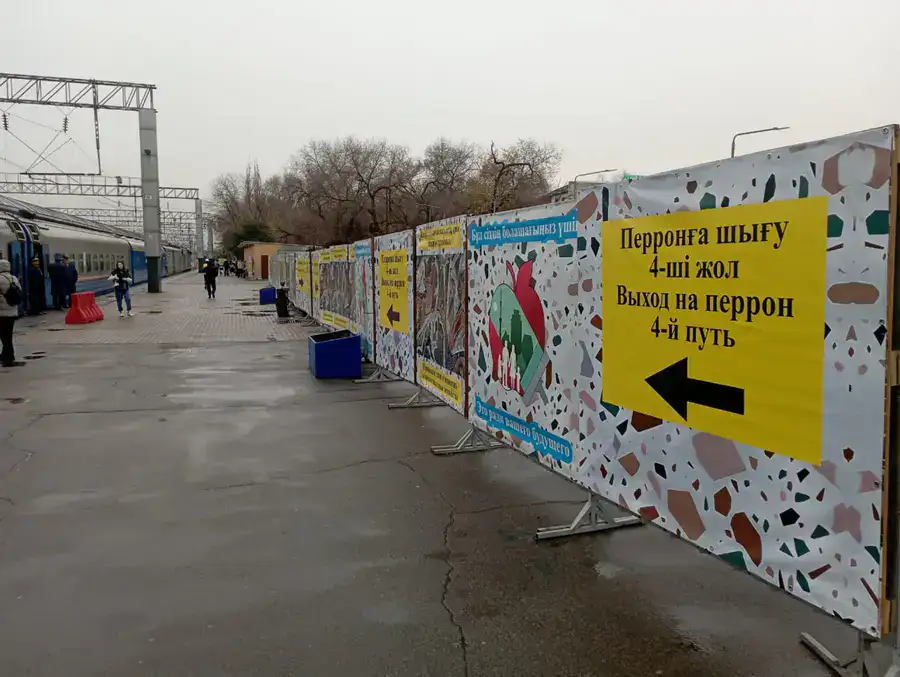 Временный перрон на вокзале Алматы-1