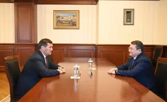 Обсуждение социально-экономического развития региона Казахстана с советником Президента