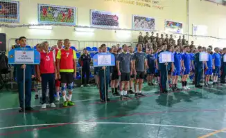 Турнир по волейболу в Астане 80 спортсменов 8 команд победа РОО Ветераны Вооруженных сил награды игроки