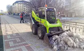 Зимний фронт: более 370 единиц спецтехники ведут борьбу со снежной стихией в Астане