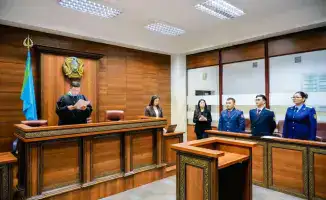 В Астане студенты стали свидетелями инсценировки судебного заседания, посвящённой последствиям употребления наркотиков