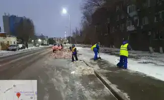 Астана очищает свои улицы: 705 машин-снегорезов сражаются с зимними метелями