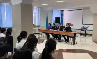 Обсуждение важности закона и порядка: студенты колледжа экономики и права Астаны участвуют в мероприятии по безопасности