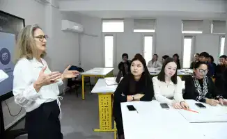 Внедрение метода Lesson Study в образовательный процесс: лекция Клеа Фернандез в университете Абая