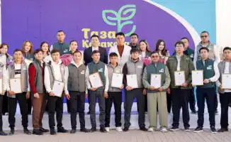 В Туркестане наградили молодежь за вклад в экологические инициативы и провели акцию по посадке деревьев
