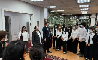 Столичные школьники исследуют минералы и ценности государственной службы в контексте геологии и экономики