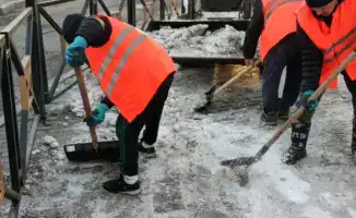 Зимний фронт: почти 3 000 дорожных солдат сражаются со снегом в Астане