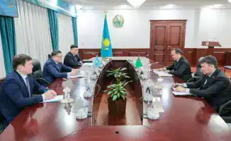 Министр внутренних дел Казахстана Ержан Саденов и председатель миграционной службы Туркменистана Аманмухаммет Сазаков обсудили сотрудничество в области миграции