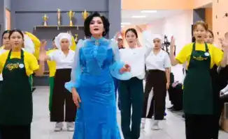 700 студентов спели гимн труда в Астане!