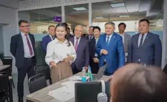 Министр науки и высшего образования Казахстана Саясат Нурбек посетил Чирчикский филиал ЮКИУ для ознакомления с его работой