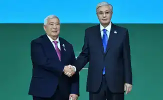 Президент Казахстана Касым-Жомарт Токаев чествует выдающихся работников сельского хозяйства на международном форуме