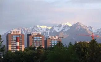 Алматы освещает солидарность в борьбе с насилием: оранжевый цвет символизирует надежду