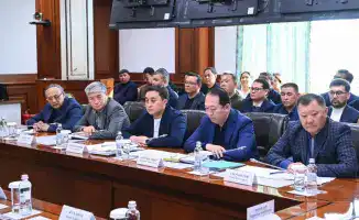 Обсуждение контроля цен на социальные продукты и благоустройства на совещании акима области