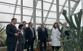 Совещание депутатов Парламента Казахстана в Астанинском ботаническом саду