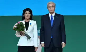 Доярка из Туркестанской области награждена медалью за трудолюбие и ответственность