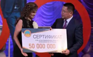 Дарили очень щедрые подарки и боролись. А чем ещё занимались казахстанские чиновники в ноябре