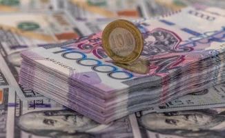 Доллар резко упал в цене после решения Нацбанка о базовой ставке: курс на торгах 28 ноября