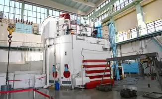 Аким Алматы подчеркивает важность интеграции науки в решение городских задач во время визита в Институт ядерной физики