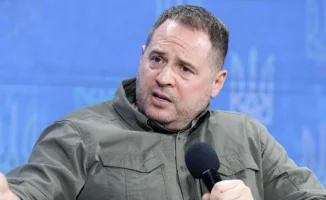 Экс-глава офиса президента Украины Андрей Ермак собирается на фронт после отставки, подчеркивая важность гражданской ответственности в условиях войны