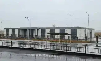 Крематорий в Алматы, построенный за 1,5 миллиарда тенге, остаётся недействующим, несмотря на техническую готовность к запуску. Новый балансодержатель был назначен в октябре 2025 года, однако акимат Алматы не предоставил ясных объяснений причин задержки в 