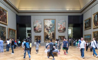 Лувр повысит цены для иностранных туристов: сколько будет стоить вход