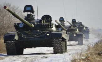 На дорогах Казахстана: военная техника в пути, как тени на асфальте