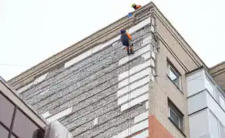 Обрушение фасада жилого дома в Астане: международное внимание к расследованию инцидента с пострадавшими